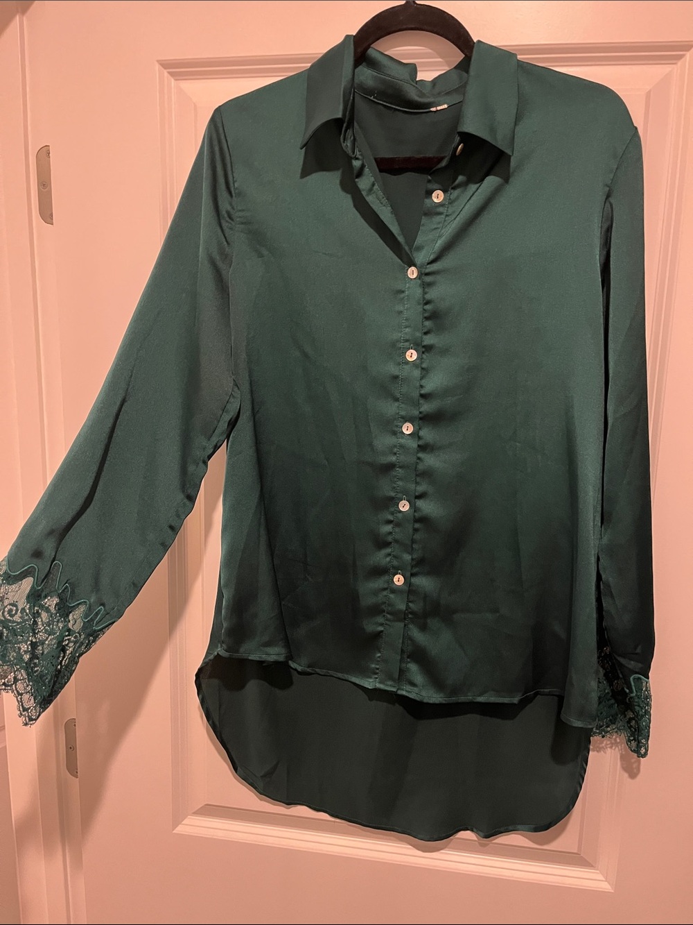 Women's Emerald Green Button-Front Blouse with Lace Cuffs
